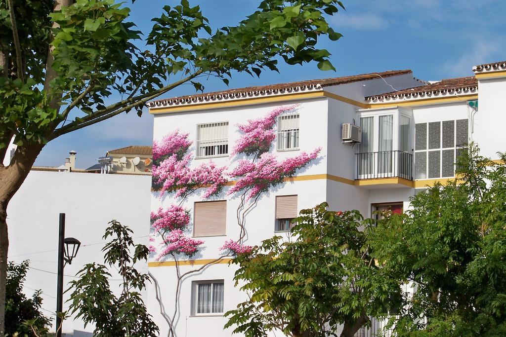 Apartamentos Miguel Angel エステポナ エクステリア 写真